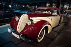 Il fascino delle auto degli anni '40: una Cabriolet Steyr 220 Glaser  del 1938 al Museo dei Motori a Riga in Lettonia - © Roberto Cornacchia / www.robertocornacchia.com