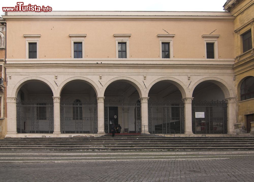 Immagine Il colonnato della Chiesa di San Pietro in Vincoli a Roma