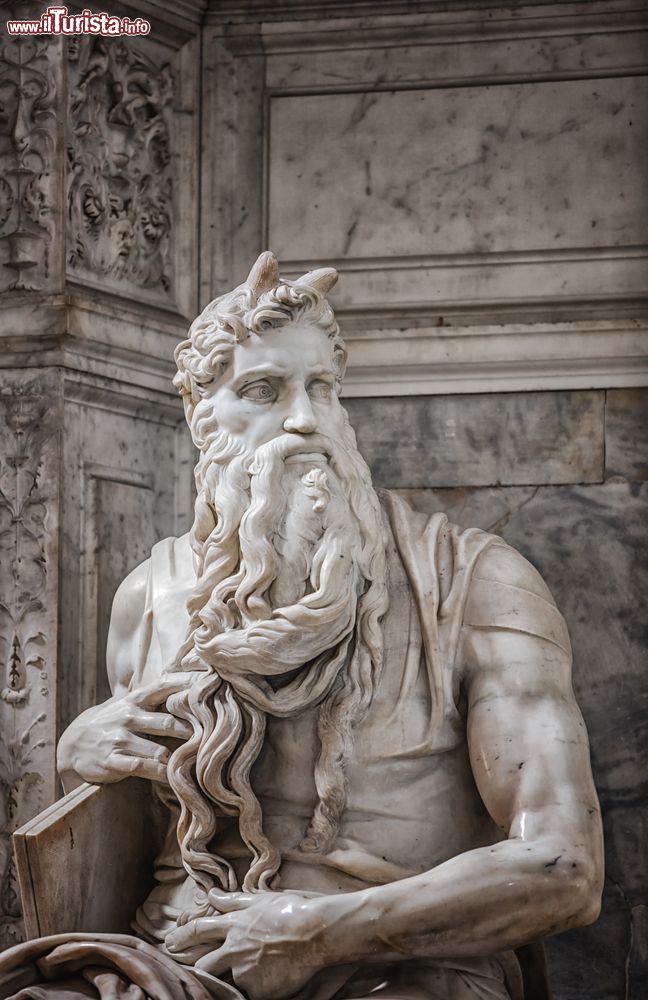 Immagine Il dettaglio della staua del Mosè uno dei capolavori assoluti di Michelangelo dentro San Pietro in Vincoli a Roma