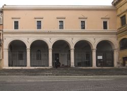 Il colonnato della Chiesa di San Pietro in Vincoli a Roma