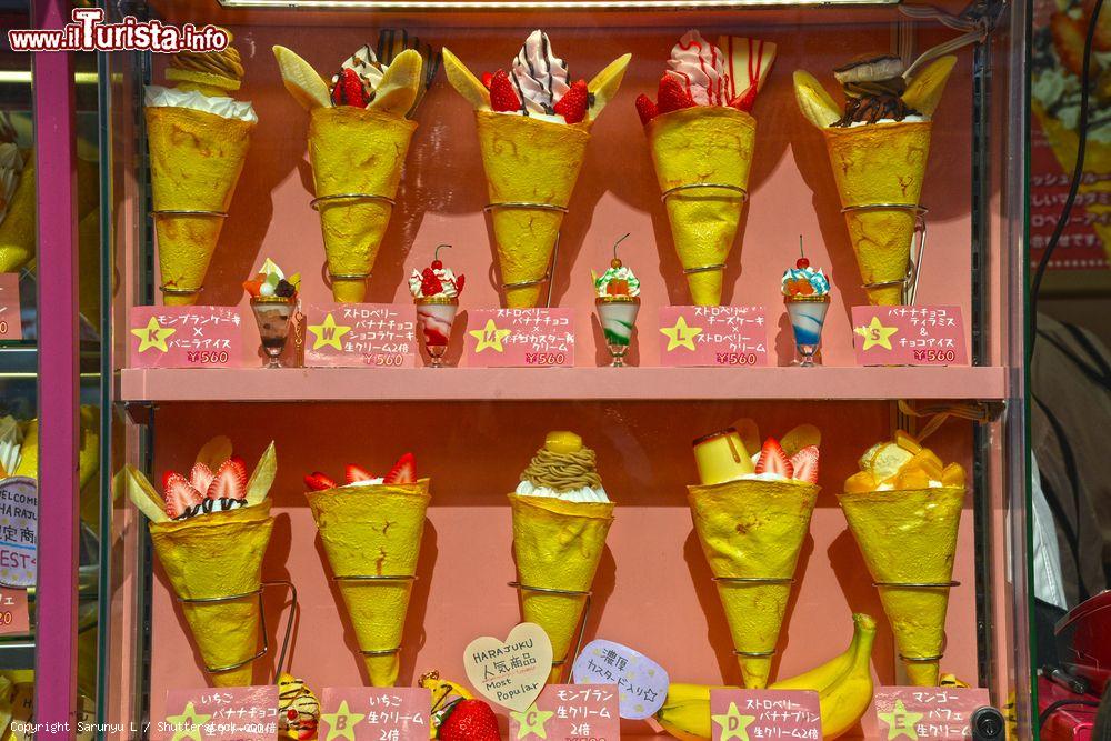 Immagine Un dettaglio dei Coni gelato alla moda come vengono presentati in una gelateria di Takeshita Street in centro a Tokyo - © Sarunyu L / Shutterstock.com