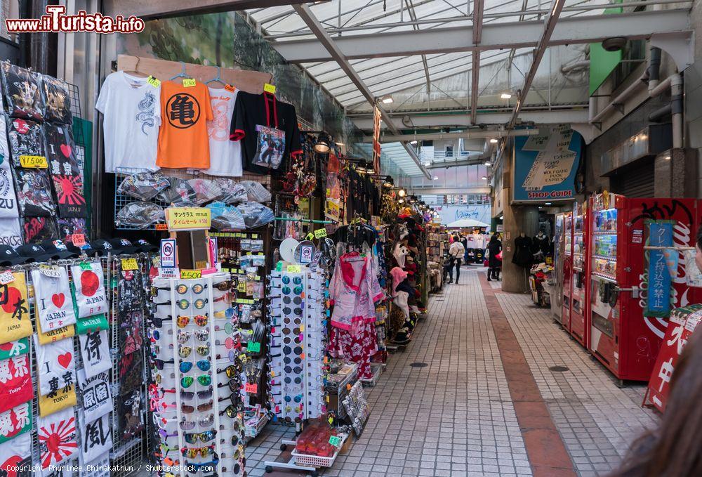 Immagine I negozi di Takeshita Street la via chiusa al traffico del centro di Tokyo - © Phurinee Chinakathum / Shutterstock.com