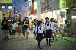 Le cosiddette Harajuku girls, ovvero le ragazze della via Takeshita Dori del centro di Tokyo - © Det-anan / Shutterstock.com