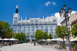 La Plaza de Santa Ana, siamo nel quartiere di Las Huertas a Madrid, in Spagna.