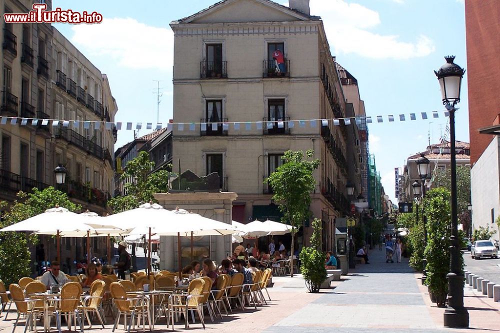 Immagine Uno scorcio di una piazzetta in Calle de Las Huertas in centro a Madrid - © CC BY 2.5 - Wikipedia