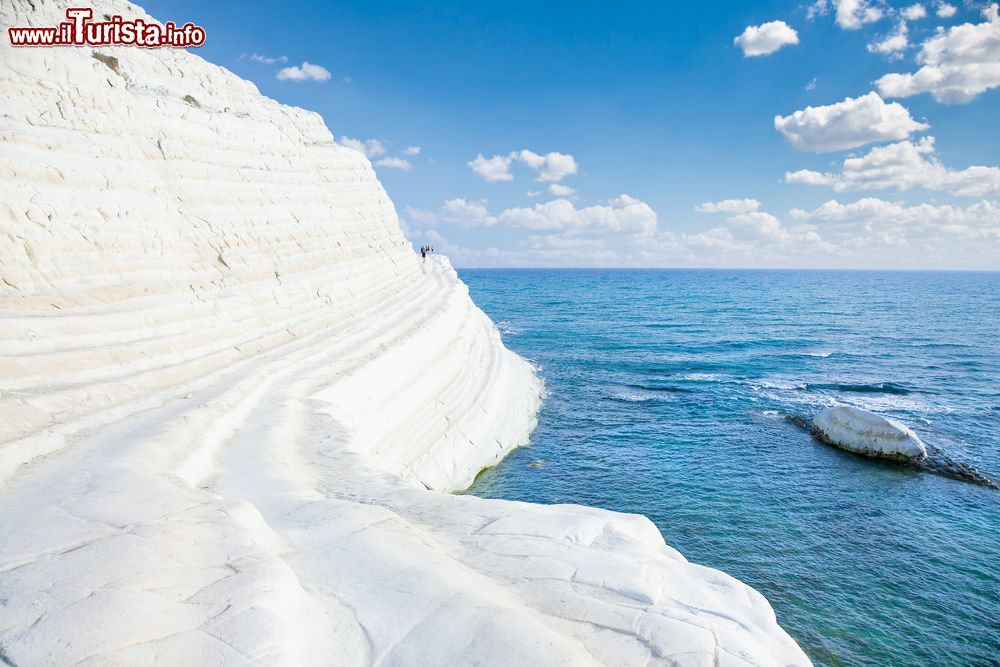 Immagine Il paesaggio surreale delle rocce bianche di Scala dei Turchi a Realmonte (Sicilia)