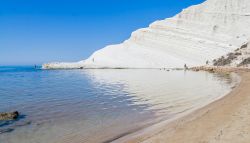 Spiaggia e scogliera della Scala dei Turchi a Realmonte di Agrigento