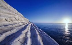 Tramonto sul Canale di Sicilia fotografato dalla Scala dei Turchi a Realmonte (Agrigento)