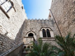 Coorte interna del Palazzo Corvaja a Taormina una delle tesimonianze medievali della città