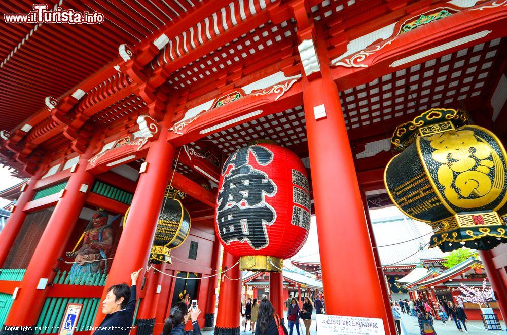 Immagine Kaminarimon la porta di accesso al tempio Senso-ji di Tokyo - © martinho Smart / Shutterstock.com