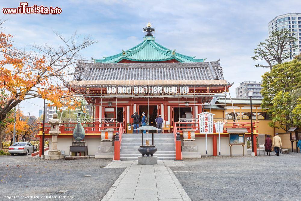 Immagine La Bentendo Hall di Tokyo si trova al margine del complesso del tempio di di Senso-Ji nel quartiere di Asakusa - © cowardlion / Shutterstock.com