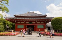 La Yogodo hall del tempio Senso-ji di Tokyo,  in Giappone - © Joymsk140 / Shutterstock.com