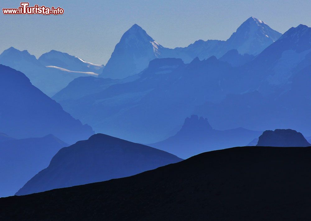 Immagine il panorma dal Sex Rouge, una delle cime del Peak Walk di Glacier 3000