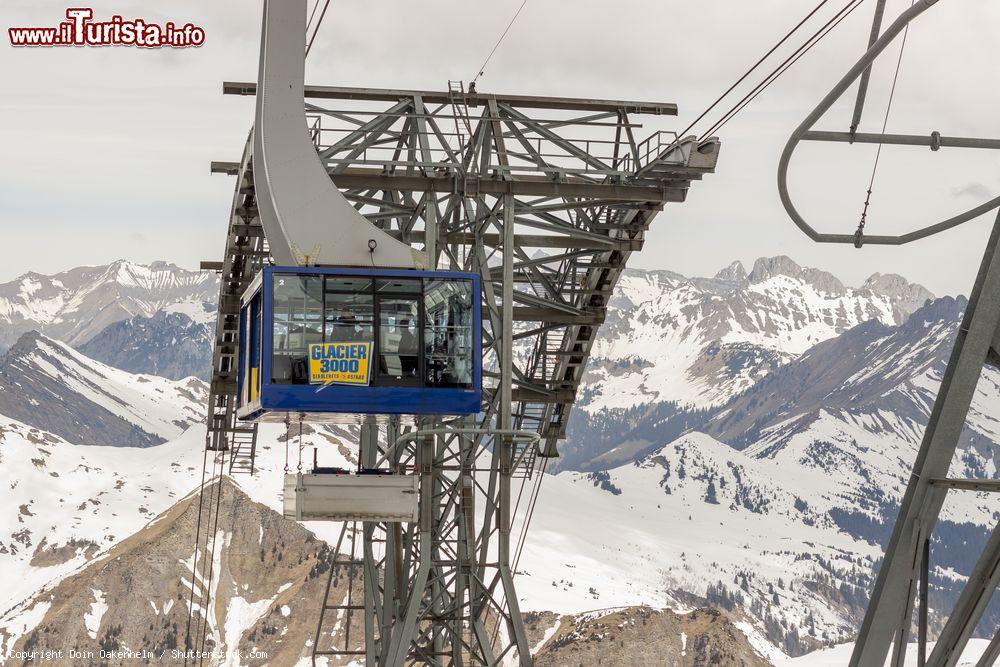 Immagine La funivia di Les Diablerets che si collega a Glacier 3000. Tra le piste del comprensorio da ricordare Oldensattel una delle più rinomate e difficili discese - © Doin Oakenhelm / Shutterstock.com