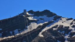 L'arrivo della funivia a Glacier 3000 in Svizzera. Da qui si procede a piedi per raggiungere il ponte sospeso di Peak Walk.