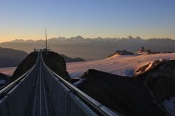 Alba sul ghiacciao di Les Diablerets, comprensoio di Glacier 3000: ci troviamo sulla passerella di Peak Walk