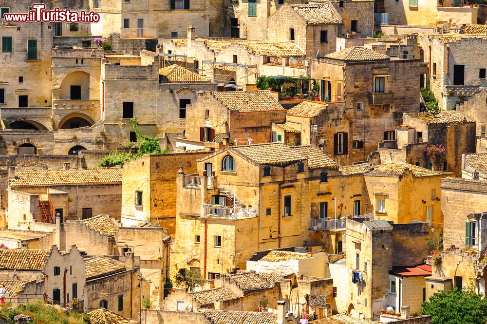Immagine Fotografia di dettaglio delle abitazioni dei Sassi di Matera, il centro storico spettacolare della città della Basilicata