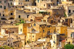 Fotografia di dettaglio delle abitazioni dei Sassi di Matera, il centro storico spettacolare della città della Basilicata