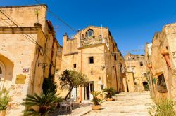 La visita ai Sassi di Matera, città patrimonio della cultura europea nel 2019 - © Anton_Ivanov / Shutterstock.com