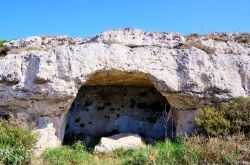 Un'antica grotta della murgia materana, parco delle chiese rupestri di Matera