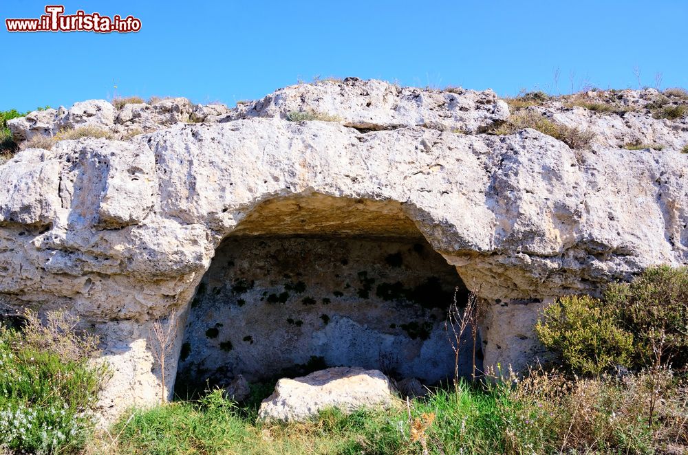 Immagine Un'antica grotta della murgia materana, parco delle chiese rupestri di Matera