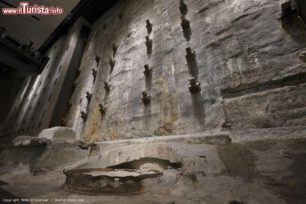 Immagine Le rovine delle fondamenta delle Torri Gemelle crollate con gli attentati dell'11 settembre 2001 - © Henk Vrieselaar / Shutterstock.com