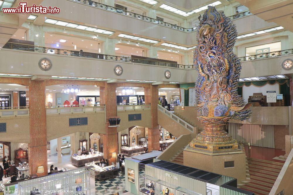 Immagine Interno dei grandi magazzini di Mitsukoshi nel quartiere di GInza a Tokyo. - © TK Kurikawa / Shutterstock.com