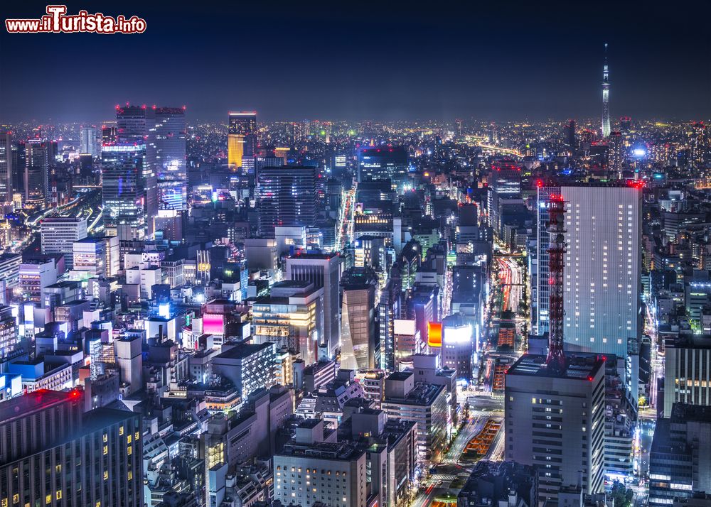 Immagine Vista aerea del quartiere di Ginza di Notte, centro di Tokyo