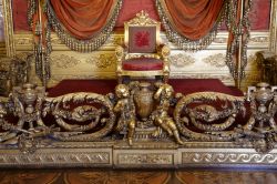 Un particolare dei sfarzosi interni della reggia sabauda: siamo a Palazzo Reale, nel cuore di Torino - © Lagutkin Alexey / Shutterstock.com