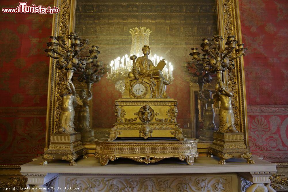 Immagine Un antico orologio in una delle stanze di Palazzo Reale a Torino - © Lagutkin Alexey / Shutterstock.com