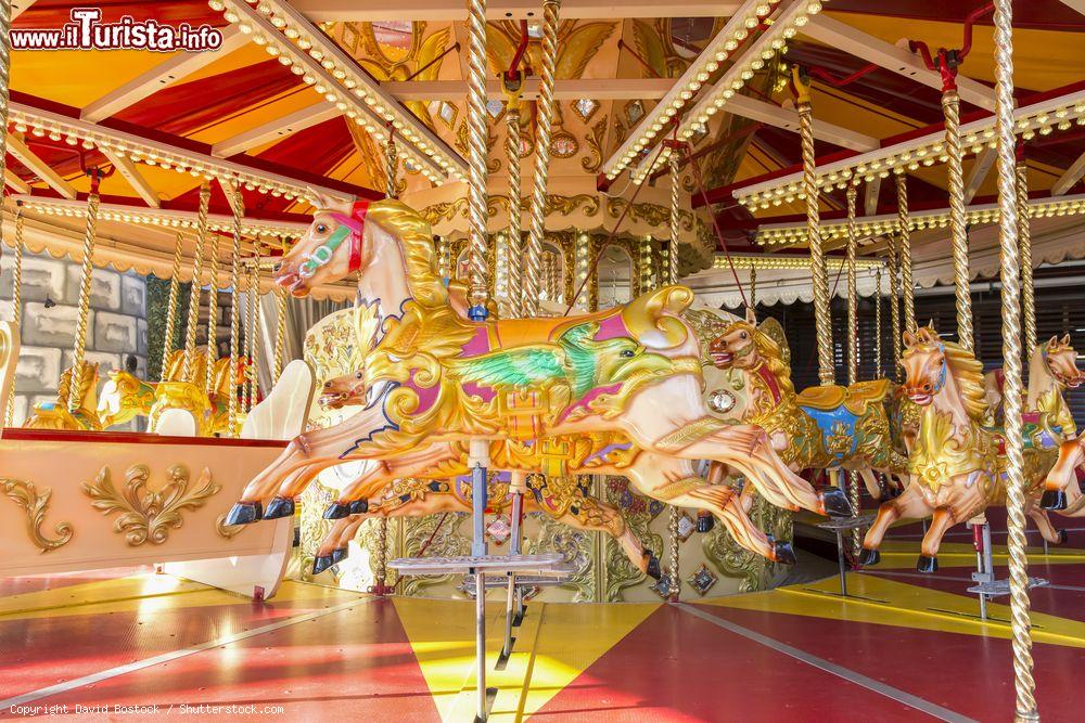 Immagine Una giostra tradizionale al Luna Park di Sydney in Australia - © David Bostock / Shutterstock.com