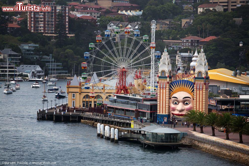 Immagine Vista aerea del luna Park di Sydney e le sue attrazioni nella baia della città australiana - © PomInOz / Shutterstock.com