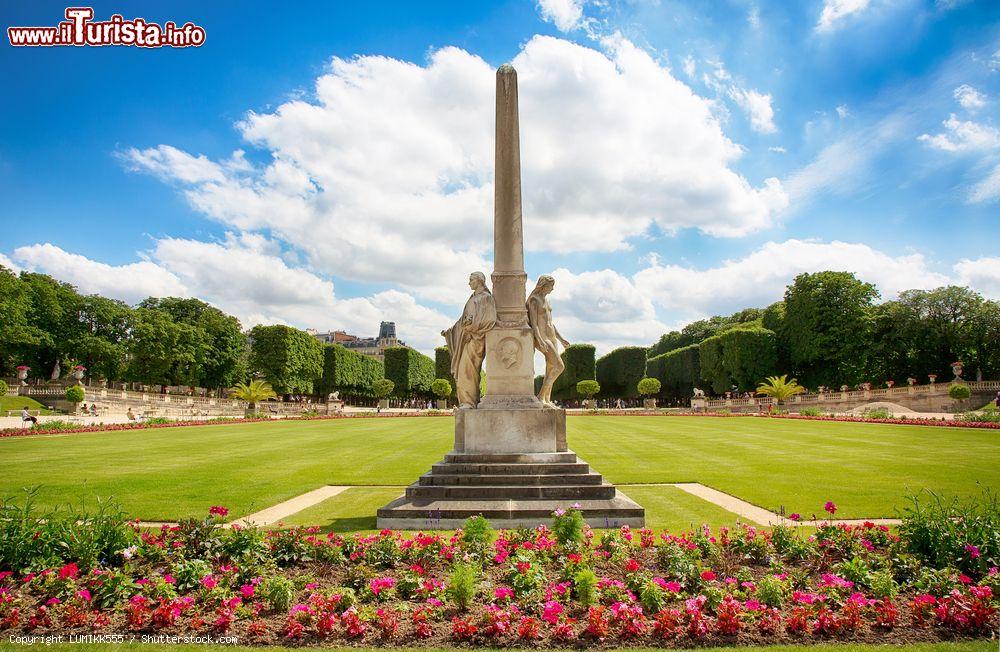 Immagine Il monumento a Auguste Scheurer-Kestner nei GIardini del Lussemburgo a Parigi, fotografato in estate.  - © LUMIKK555 / Shutterstock.com