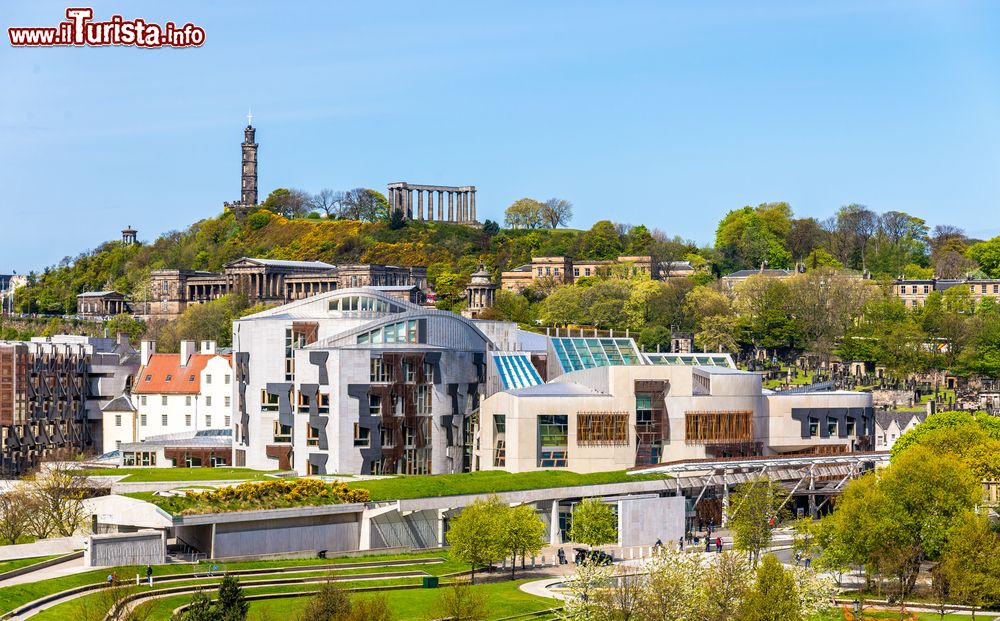 Immagine Vista d'insieme dello Scottish Parliament a Edimburgo, in Scozia