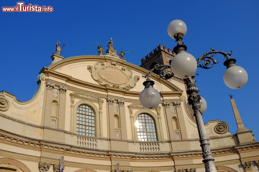 Immagine Sul lato est di Piazza Ducale il Duomo di Vigevano