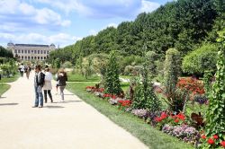 Passeggiata nel giardino botanico dei Jardin Des Plantes di Parigi. - © Tupungato / Shutterstock.com