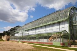 Una antica serra dentro ai Jardin des Plantes di Parigi, Francia