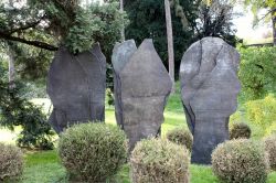 Alcune statue di Patrice Alexandre nei Jardin Des Plantes di Parigi - © Emma manners / Shutterstock.com