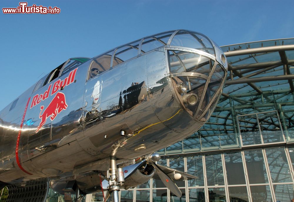 Immagine Ingresso all'Hangar 7, il regno del magnate della Red Bull a Salisburgo in Austria  - © www.hangar-7.com/