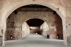 Le Strade sotterranee di VIgevano. Si tratta di due imponenti e suggestive strutture di collegamento che, in successione, dalle immediate vicinanze di Piazza Ducale, conducono attraverso piani ...