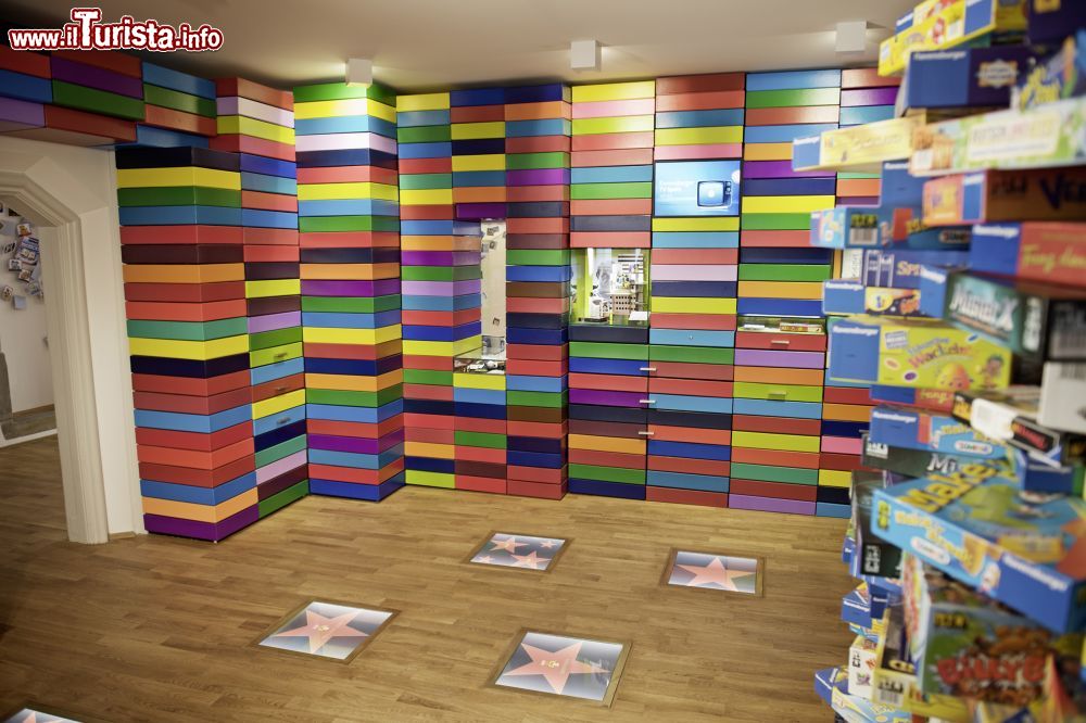 Immagine Una sala colorata all'interno del museo Ravensburger di Ravensburg, città del Baden-Wurttemberg in Germania - ©  www.ravensburger.de