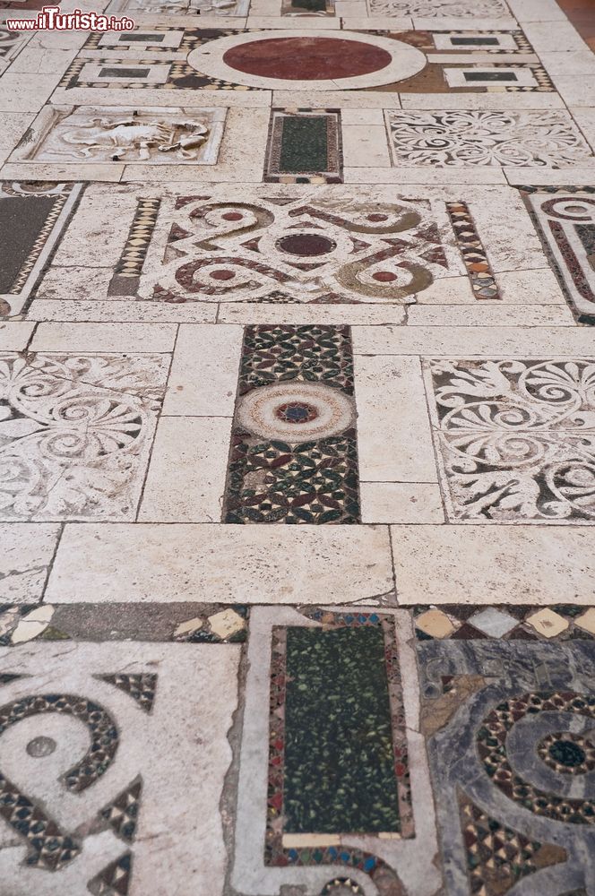 Immagine Il pavimento in marmo della Cattedrale di Spoleto