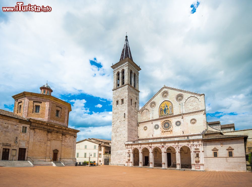 Immagine Piazza del Duomo a Spoleto e Cattedrale di Santa Maria Assunta