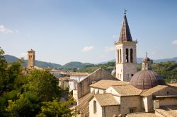 Panorama della Cattedrale di Spoleto e i tetti del centro storico