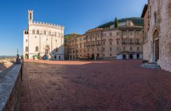 Piazza Grande a Gubbio, una volta conosciuta come Piazza della Signoria. Sullo sfondo il Palazzo dei Consoli