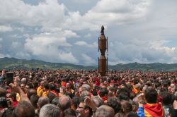 La corsa dei Ceri a Gubbio: la partenza avviene in Piazza Grande, davanti al Palazzo dei Consoli - © Buffy1982 / Shutterstock.com