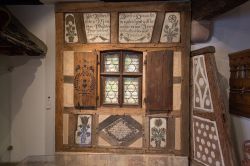 Alcuni frammenti di casa a graticcio alsaziana esposti nel Musee Alsacien di Strasburgo in Francia - ©  Maxence Lagalle, CC BY-SA 2.0, Wikipedia