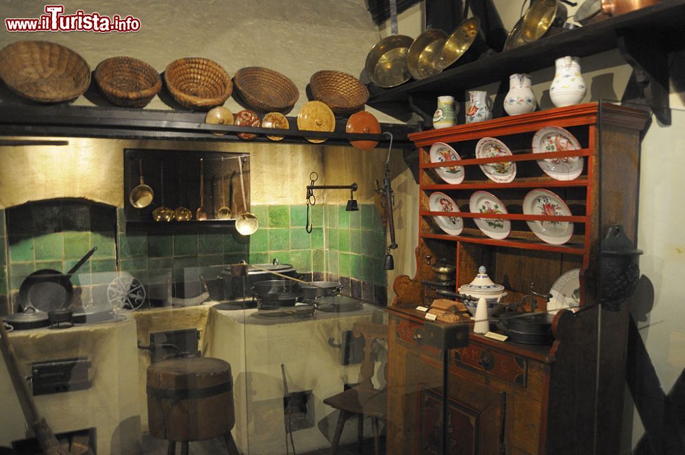 Immagine Una antica cucina di una casa in Alsazia: siamo al Museo Alsaziano di Strasburgo - © DerHexer, CC BY-SA 4.0, Wikipedia