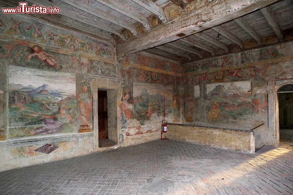 Immagine Interni del Castello di Malpaga a Cavernago, la dimora di Bartolomeo Colleoni in Provincia di Bergamo