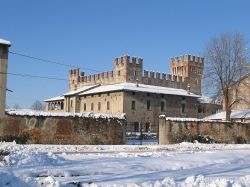 Il castello di Malpaga fotografato in inverno dopo una bella nevicata